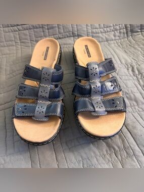 Clarks Collection Leisa Spring Blue Leather Triple Strap Slide Sandals Size 8.5M